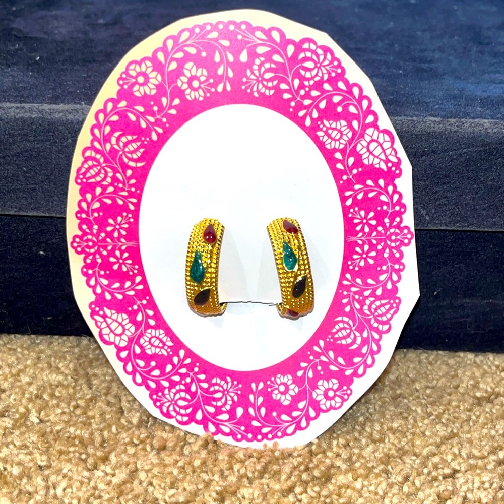 Vintage gold tone earrings